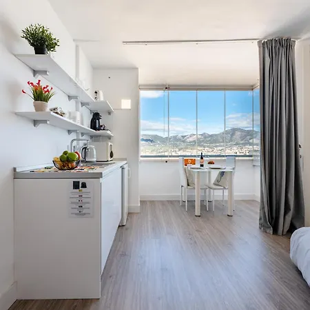 Malagasuite Skyline * פואנגירולה